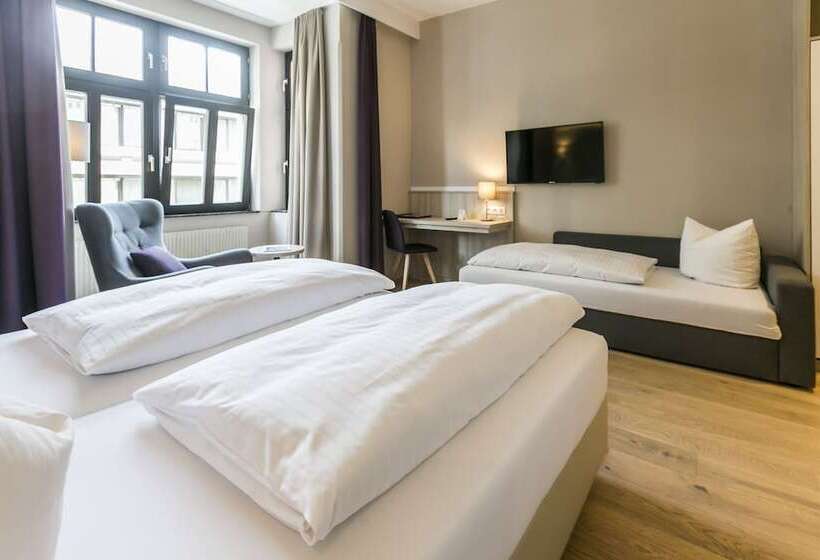 舒适三人间, Sailer