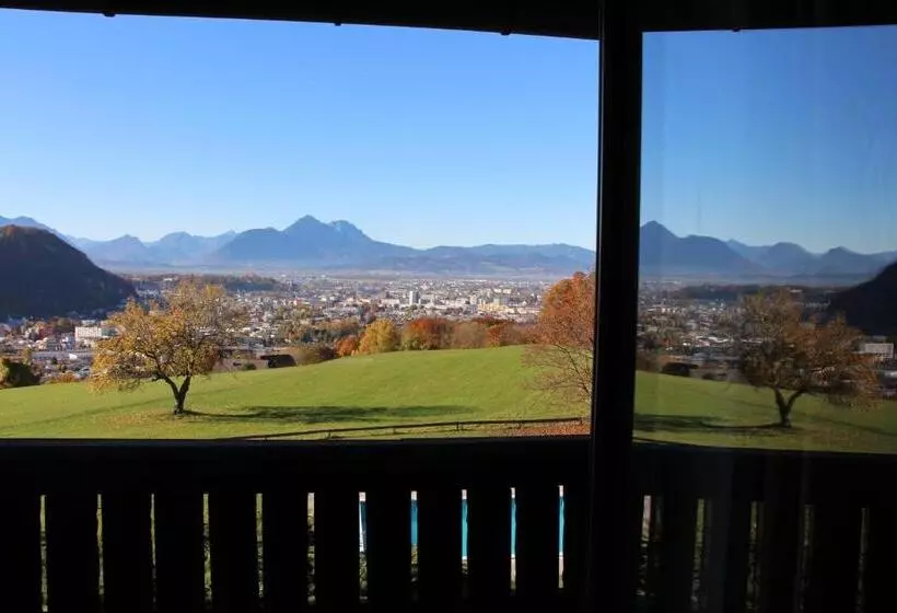 اتاق لوکس با بالکن, Schöne Aussicht
