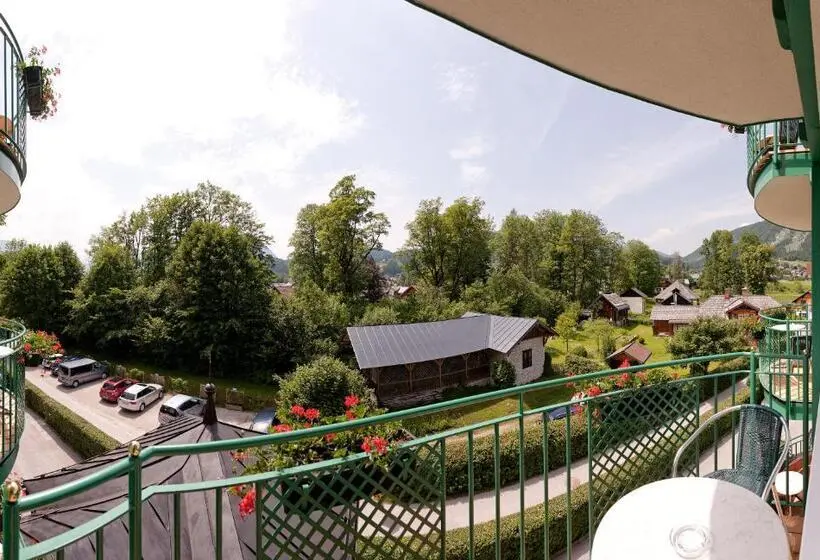 山の見えるスーペリアルーム, Seevilla Altaussee