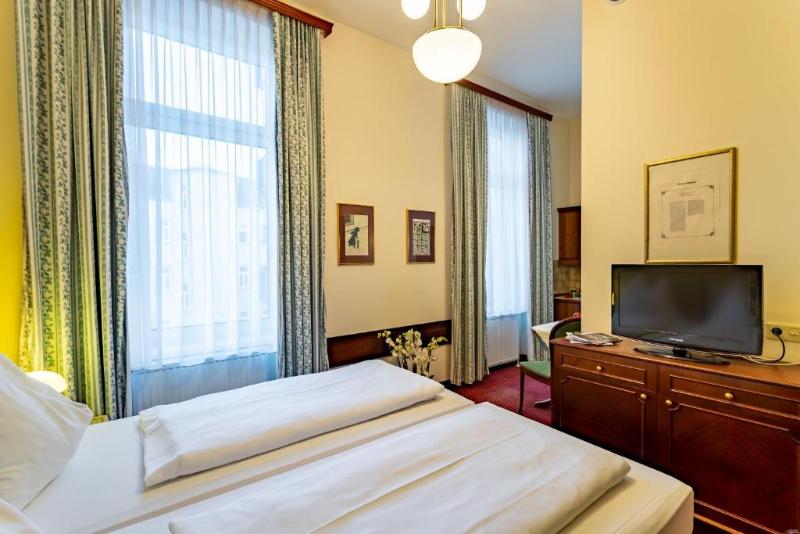 سوییت جونیور, Theaterhotel & Suites Wien