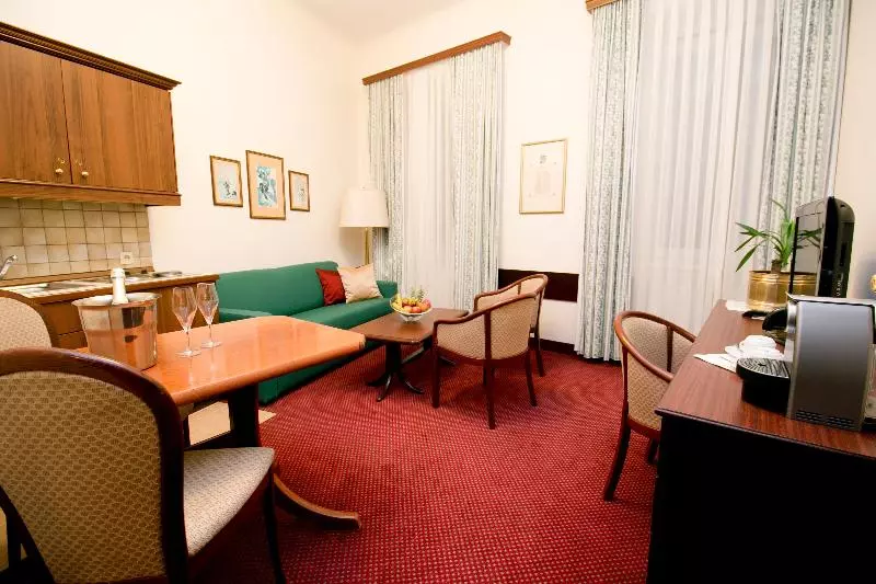 سوئیت جونیور کلاسیک, Theaterhotel & Suites Wien