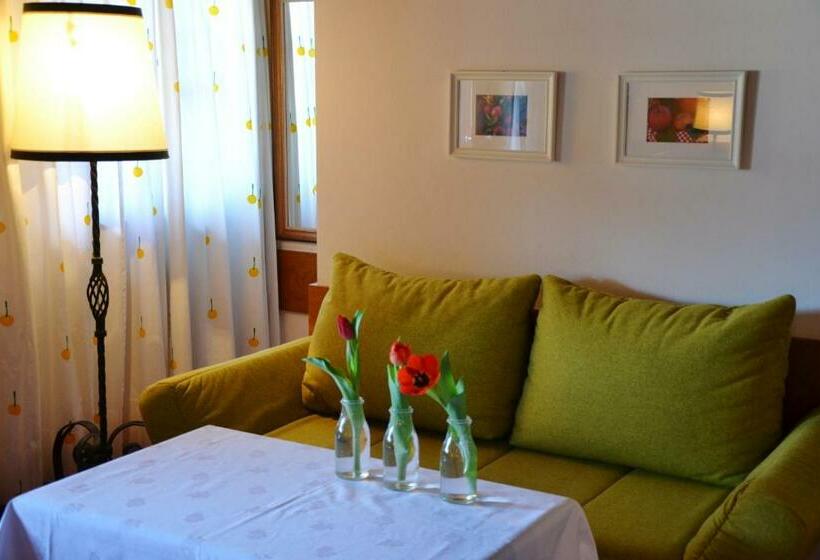 اتاق استاندارد, Zur Post