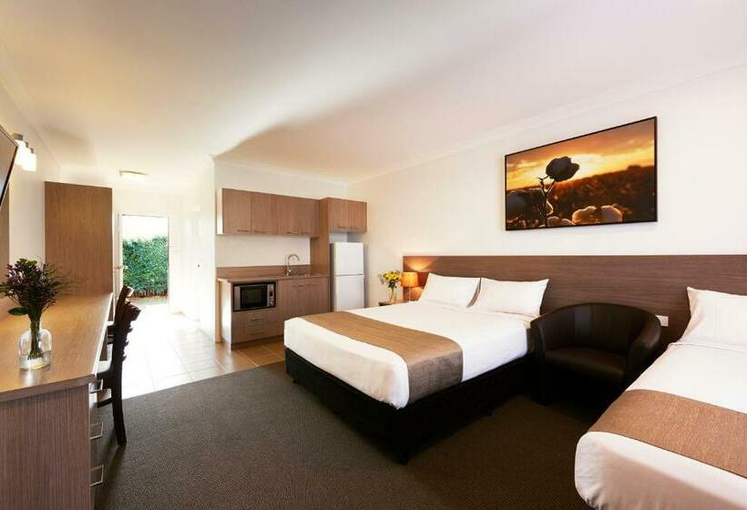 סוויטה דלוקס, Adelong Motel