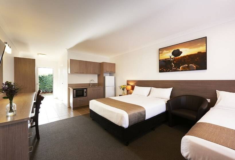 סוויטה דלוקס, Adelong Motel