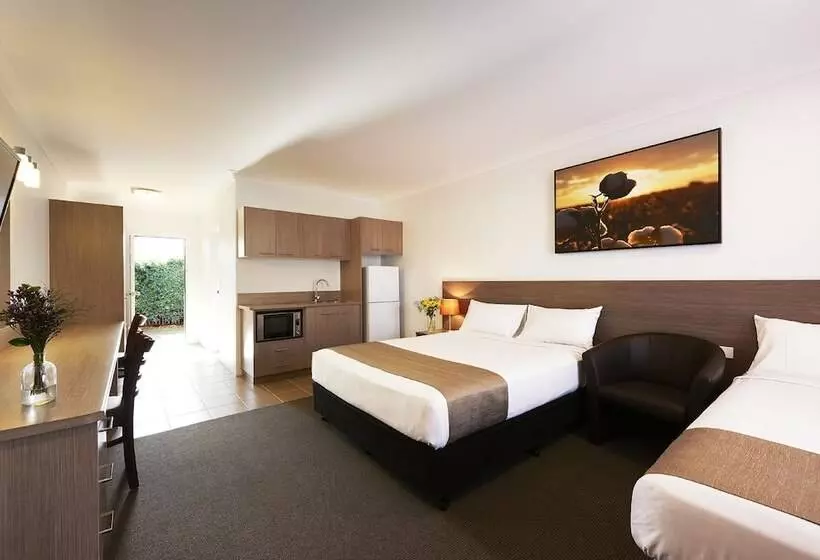 デラックススイート, Adelong Motel