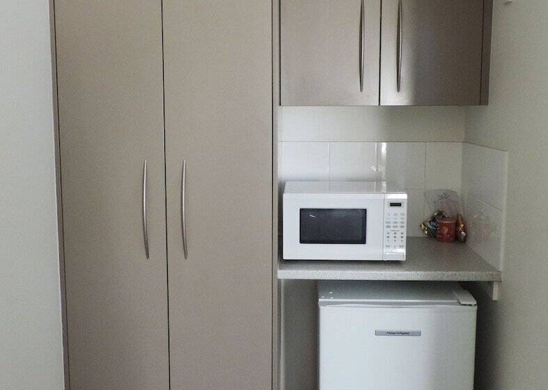 اتاق خانوادگی, Burke & Wills Mt Isa