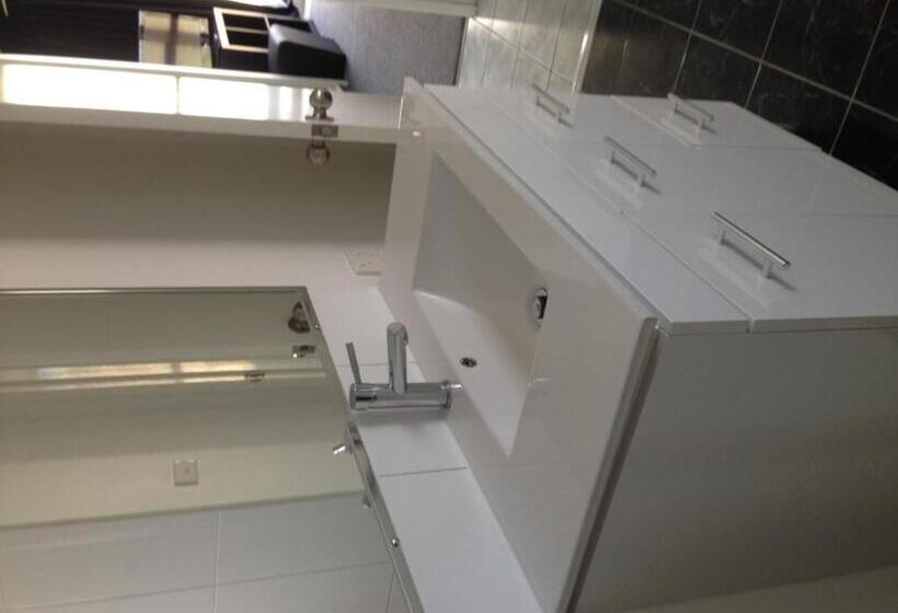 Superior 2-bedroom flat with sea view, Burleigh Gardens North Hi Rise Holiday Apartments
