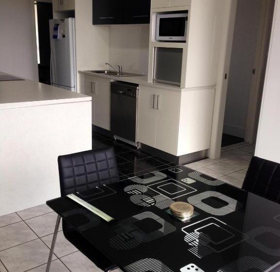 Superior 2-bedroom flat with sea view, Burleigh Gardens North Hi Rise Holiday Apartments