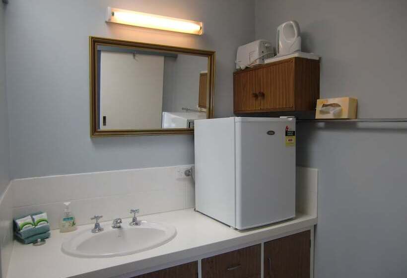 חדר משפחתי, Castle Motel Bairnsdale