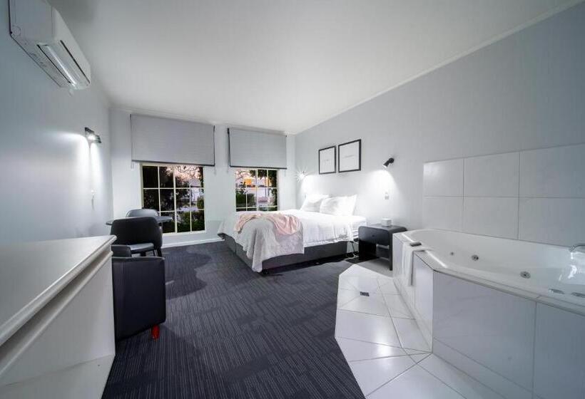 带大床的套房, Cathedral Motor Inn