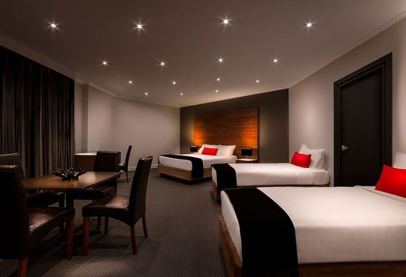 패밀리 룸, Crest On Barkly