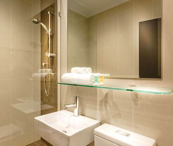 패밀리 룸, Crest On Barkly