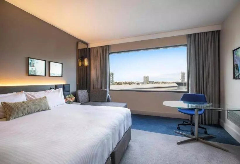 اتاق استاندارد با تخت بزرگ, Crowne Plaza Melbourne, An Ihg