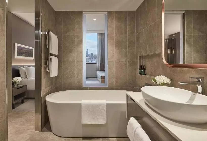 سوئیت با تخت بزرگ, Crowne Plaza Melbourne, An Ihg