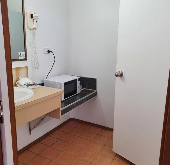 سوییت, Moonraker Motor Inn