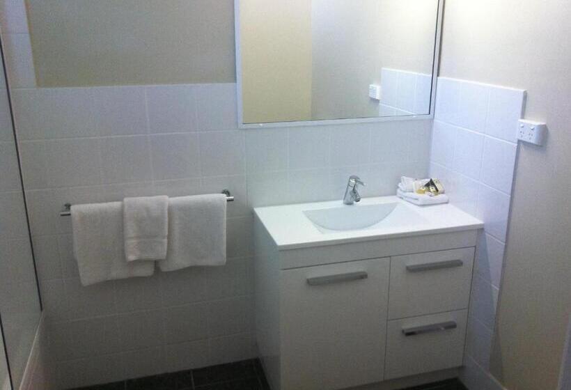 اتاق استاندارد, Moonraker Motor Inn