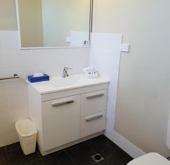 اتاق استاندارد, Moonraker Motor Inn