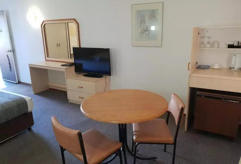 エコノミールーム, Moonraker Motor Inn