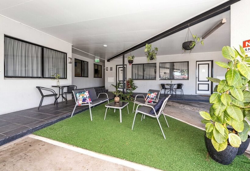 اتاق استاندارد سه نفره, Alara Motor Inn