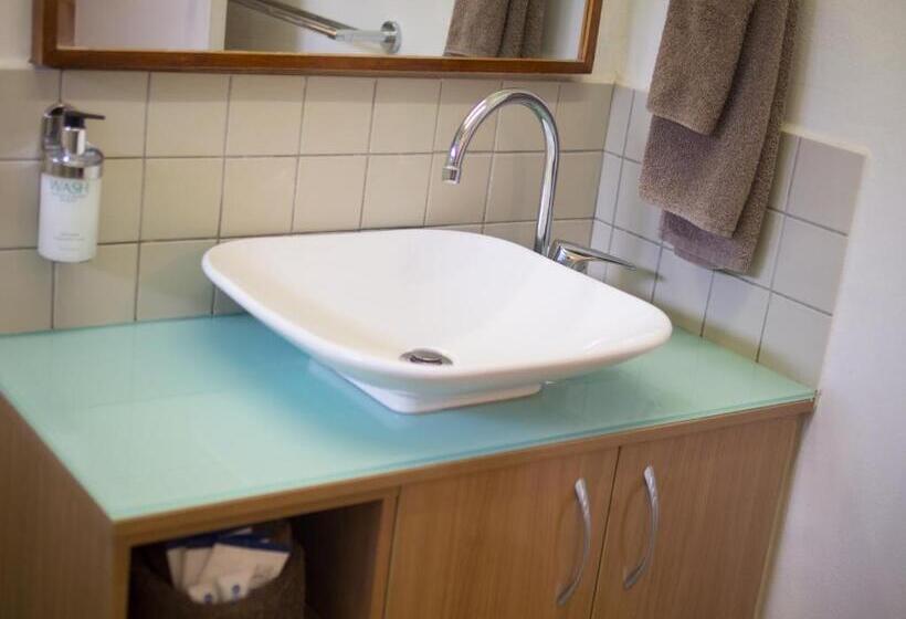 חדר אקזקיוטיב, Sunnybank Star