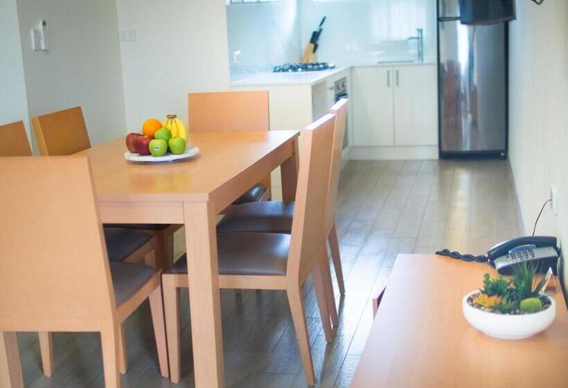 דירת אקזקיוטיב 2 חדרים, Sunnybank Star