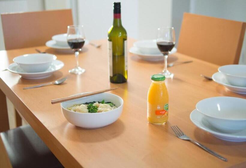 דירת אקזקיוטיב 2 חדרים, Sunnybank Star