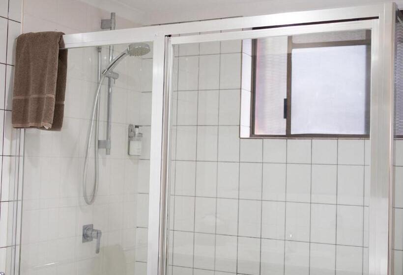 חדר משפחתי, Sunnybank Star