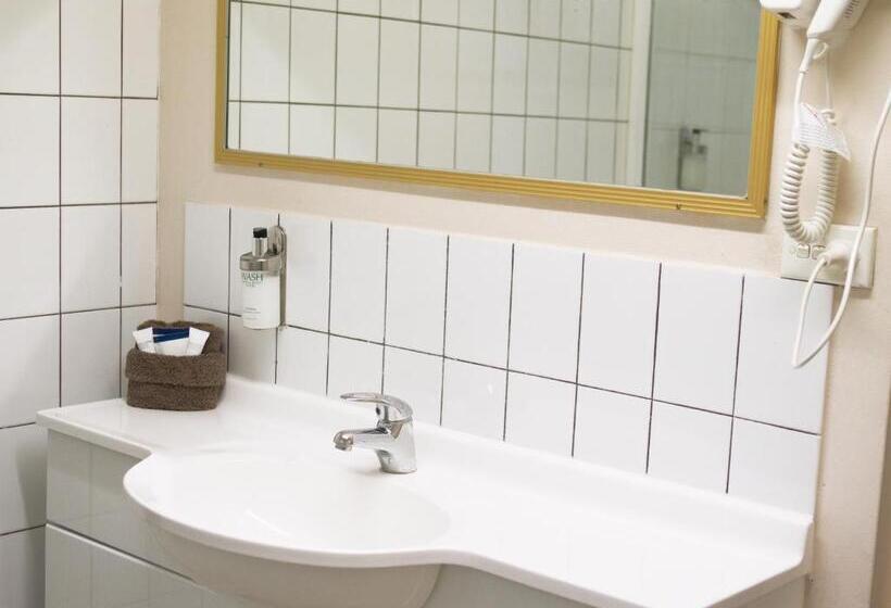 חדר משפחתי, Sunnybank Star