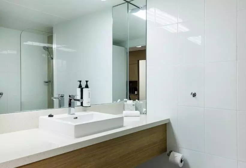 اتاق سوپریور با تخت بزرگ, Pacific Hotel Cairns