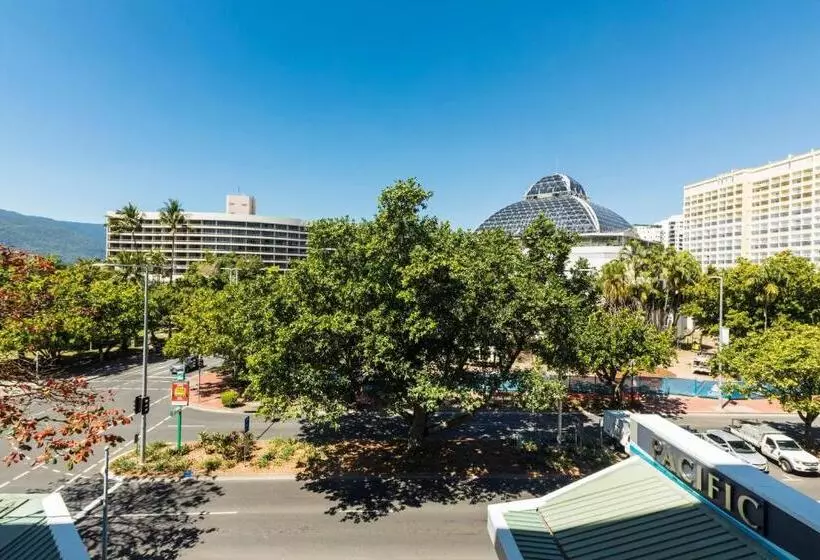 اتاق سوپریور با تخت بزرگ, Pacific Hotel Cairns