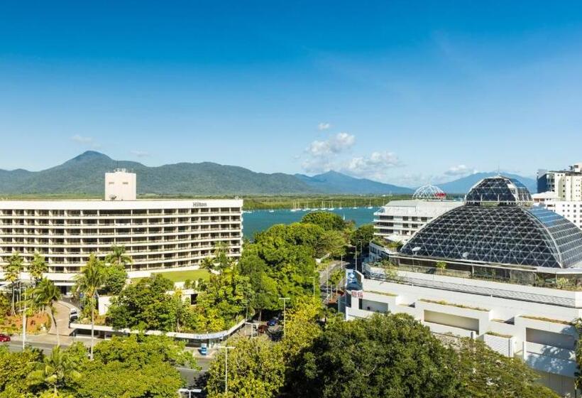 キングサイズベッドのデラックスルーム, Pacific Hotel Cairns