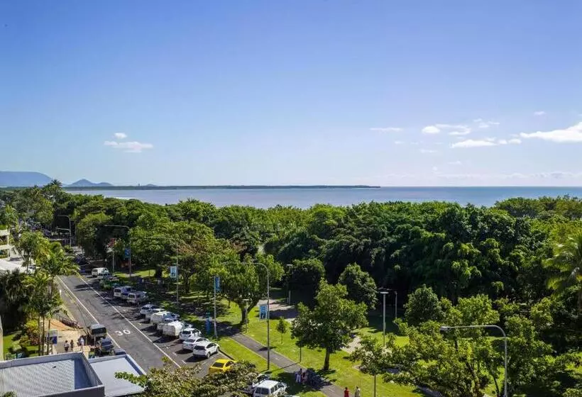 اتاق لوکس با تخت بزرگ, Pacific Hotel Cairns
