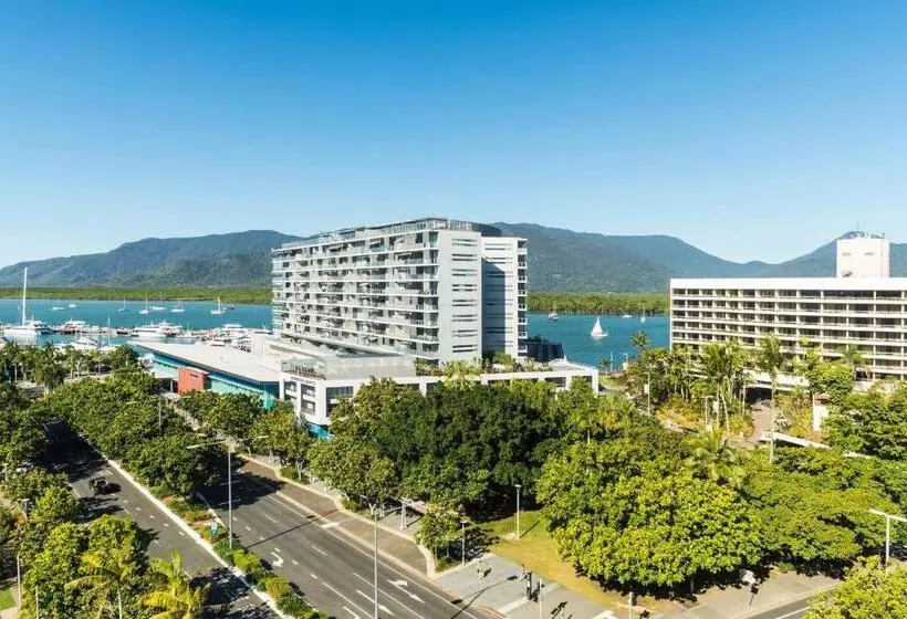 اتاق لوکس با تخت بزرگ, Pacific Hotel Cairns