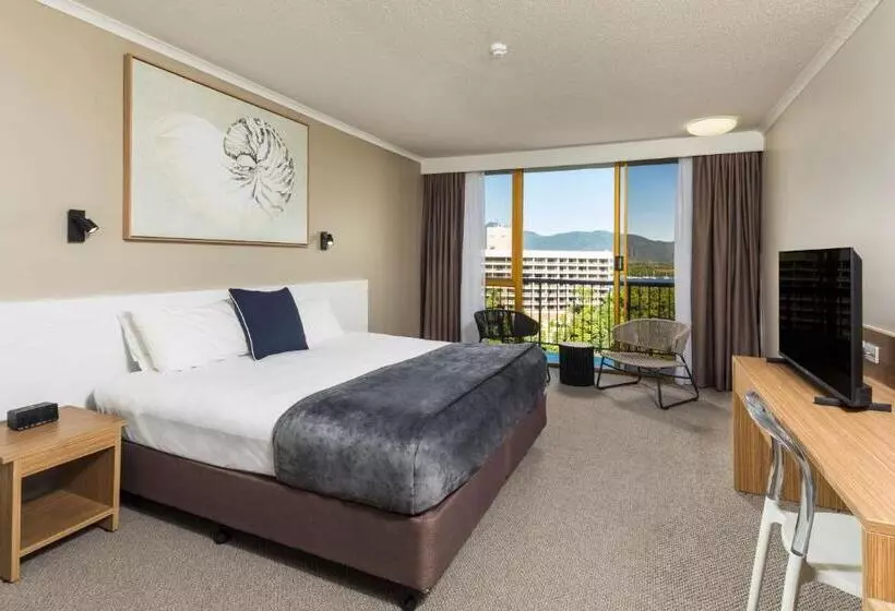 اتاق لوکس با تخت بزرگ, Pacific Hotel Cairns