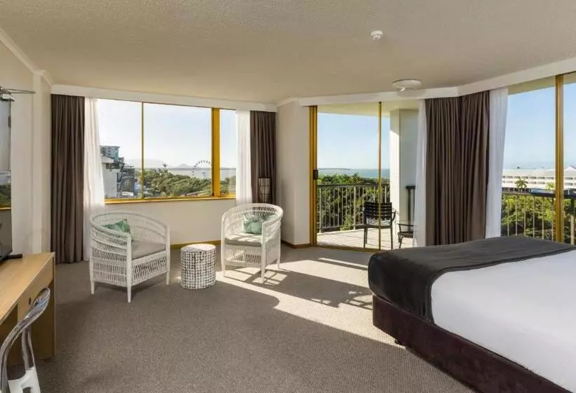 سوییت سوپریور, Pacific Hotel Cairns