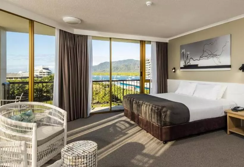 سوییت سوپریور, Pacific Hotel Cairns