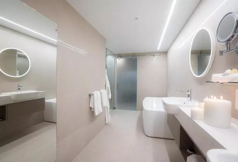 سوییت اجرایی, Pacific Hotel Cairns