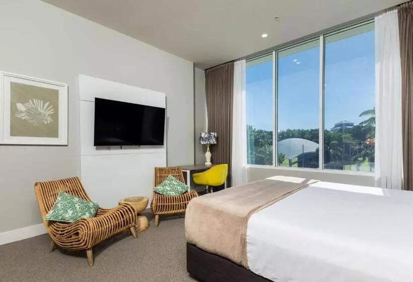 اتاق اجرایی با تخت بزرگ, Pacific Hotel Cairns
