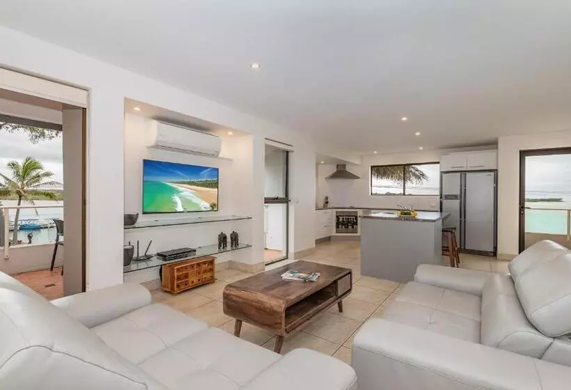 オーシャンビューの２ベッドルームデラックスアパート, Munna Beach Apartments