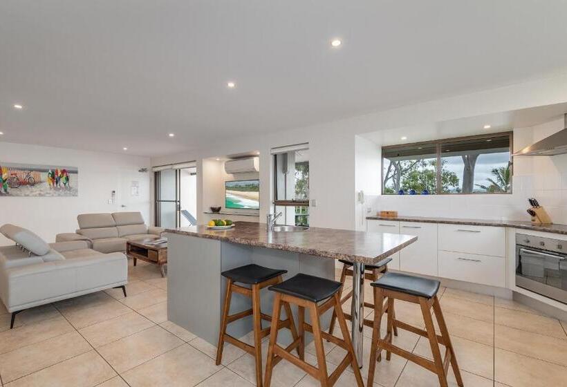 带海景及2个卧室的复式公寓, Munna Beach Apartments