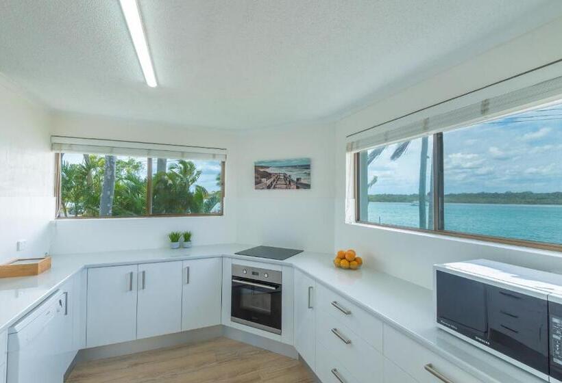 带海景及2个卧室的复式公寓, Munna Beach Apartments