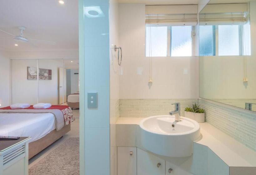 Superior 2-bedroom flat with a view, Munna Beach Apartments