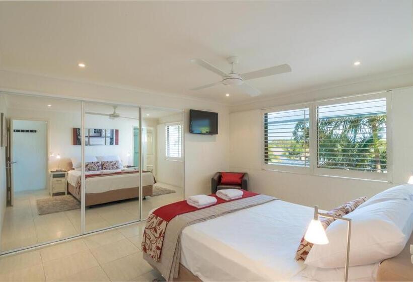 شقة سوبيريور من غرفتي نوم مع إطلالات, Munna Beach Apartments