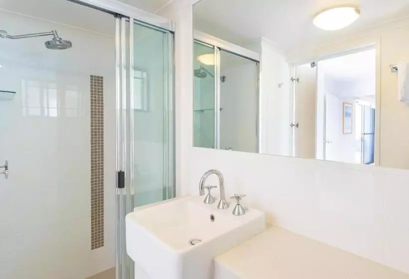 Superior 2-bedroom flat with a view, Munna Beach Apartments