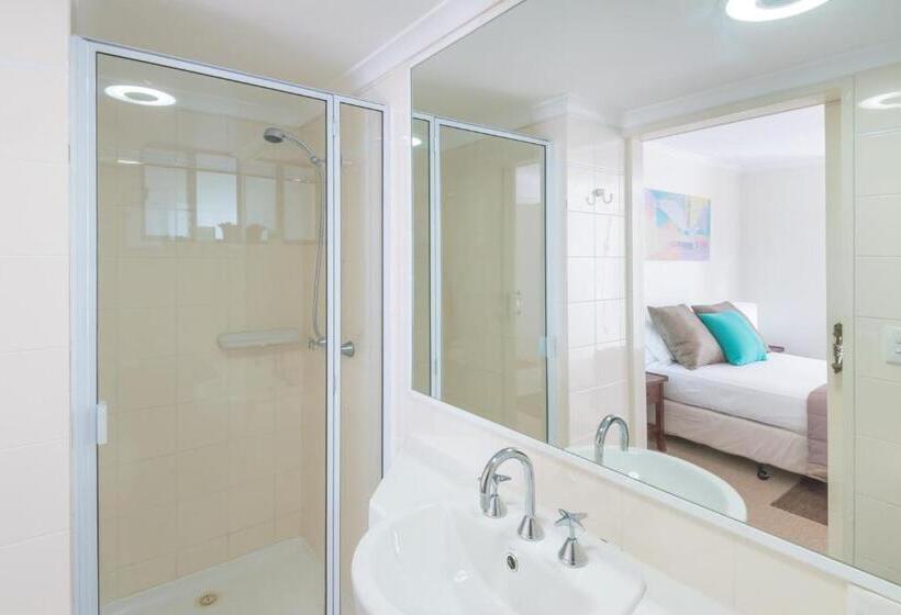 Superior 3-bedroom flat with a view, Munna Beach Apartments