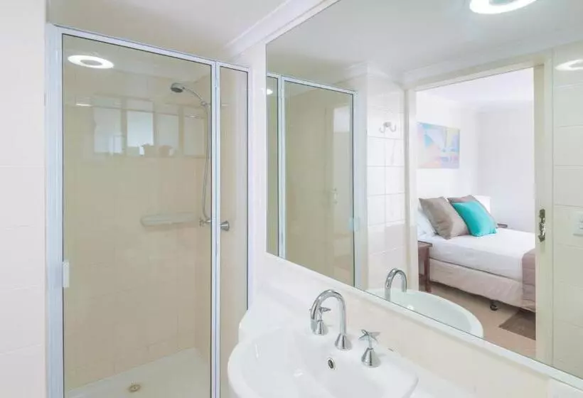 Superior 3-bedroom flat with a view, Munna Beach Apartments