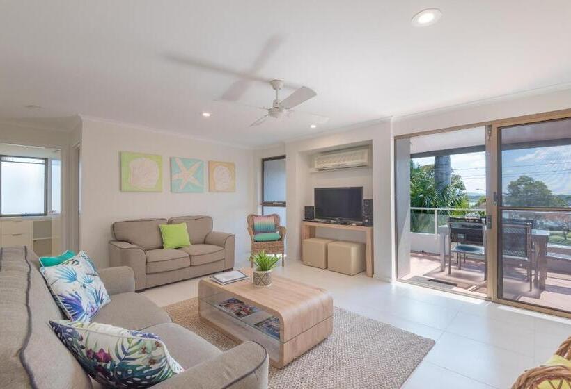 Superior 3-bedroom flat with a view, Munna Beach Apartments