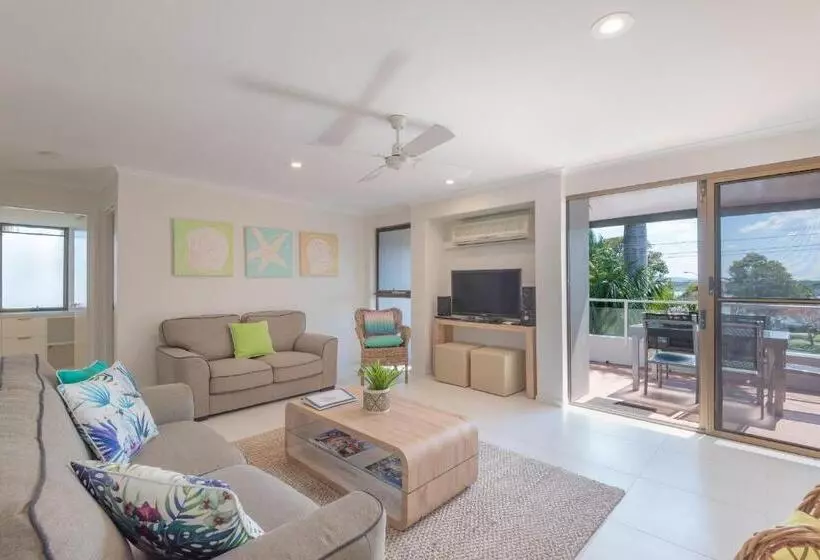 Superior 3-bedroom flat with a view, Munna Beach Apartments