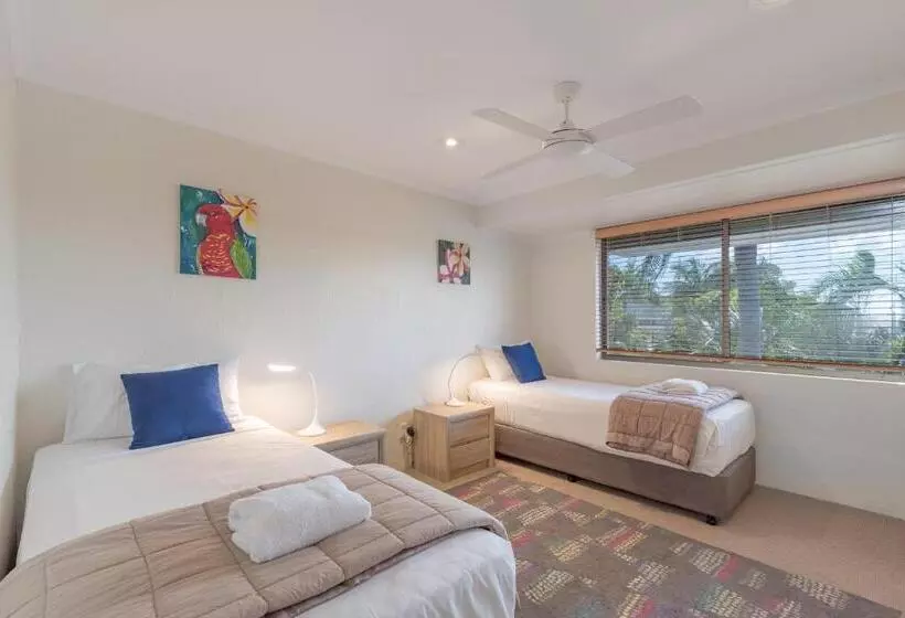 Superior 3-bedroom flat with a view, Munna Beach Apartments