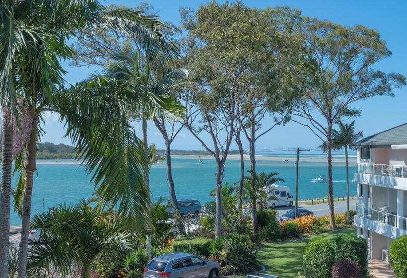 Superior 3-bedroom flat with a view, Munna Beach Apartments